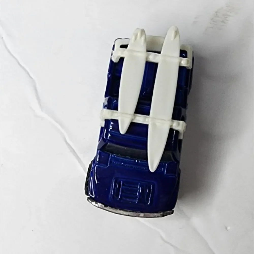 Hot Wheels die cast  Hummer H3T Concept  Surf’s Up 2004 collectable